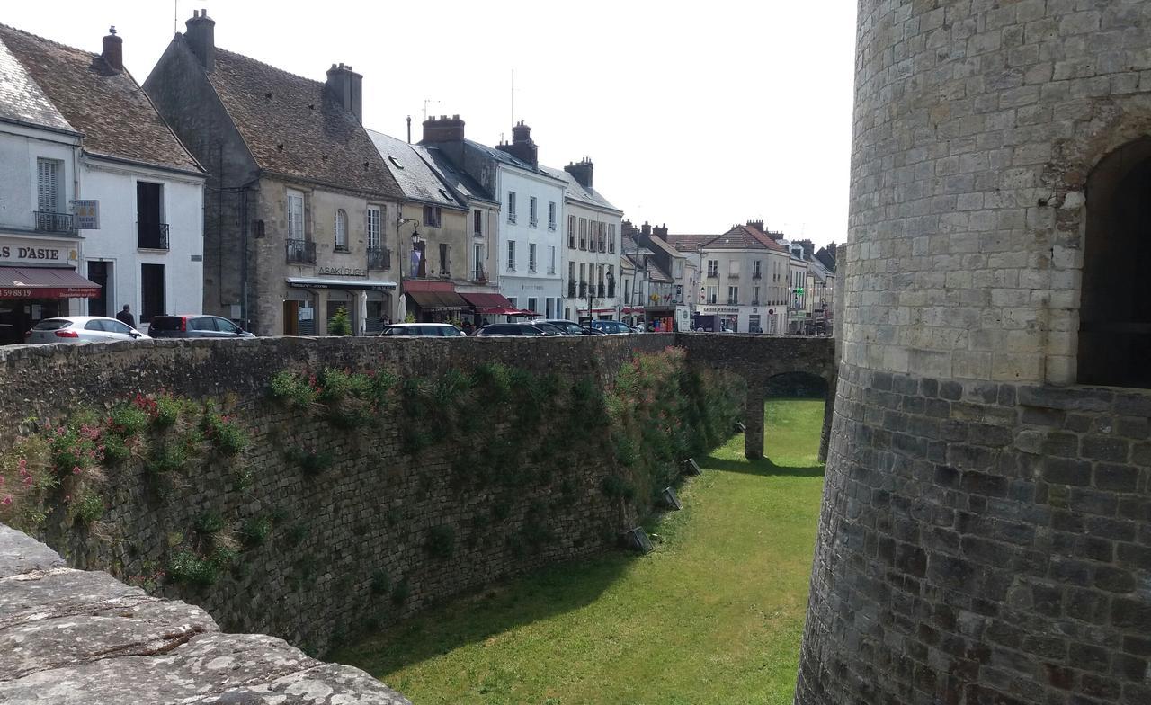 Chambre d'hôtes du Château Dourdan Exterior foto